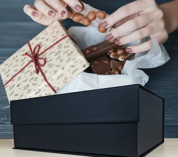 Medium-Size-Magnetic-Flap-Box-Front-Half-Flap.jpg | Good Gift Hamper